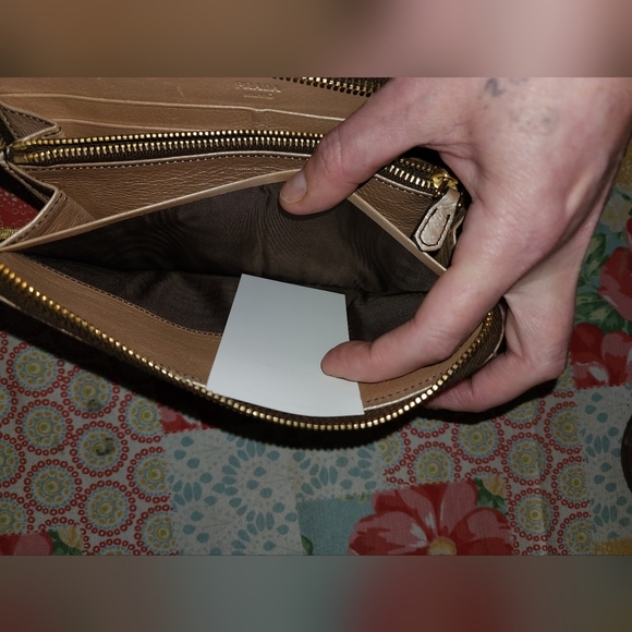 Authentic prada zippy wallet guc see pics - Picture 11 of 13